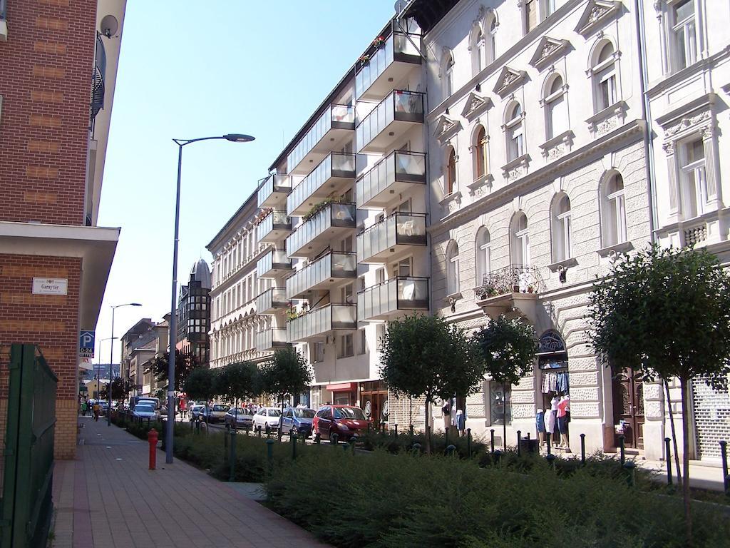 Apartment Sinko - Free Garage Parking, Central, 2 Bedrooms 4 Single Beds, Flexi Check-Out بودابست المظهر الخارجي الصورة